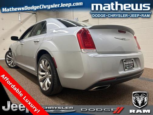 2020 Chrysler 300 Touring