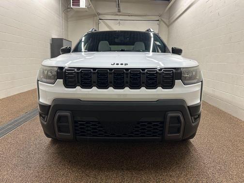 Bright White Clearcoat 2026 Jeep Cherokee Overland