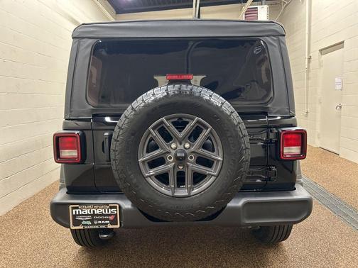 Black Clearcoat 2026 Jeep Wrangler Sport