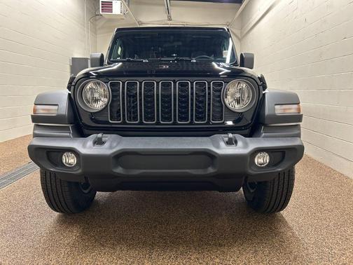 Black Clearcoat 2026 Jeep Wrangler Sport