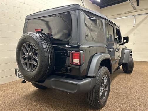 Black Clearcoat 2026 Jeep Wrangler Sport