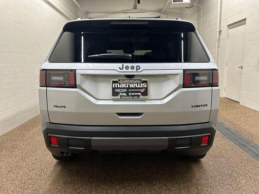 Silver Zynith Clearcoat 2026 Jeep Cherokee LAREDO/LIMITED