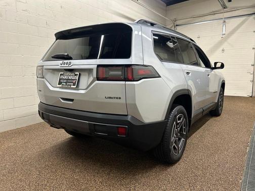 Silver Zynith Clearcoat 2026 Jeep Cherokee LAREDO/LIMITED