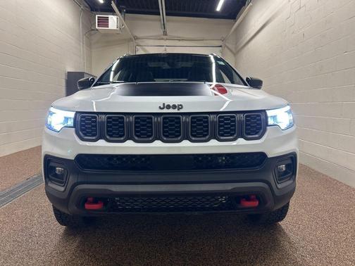Bright White Clearcoat 2024 Jeep Compass Trailhawk