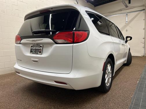 2021 Chrysler Voyager LXI