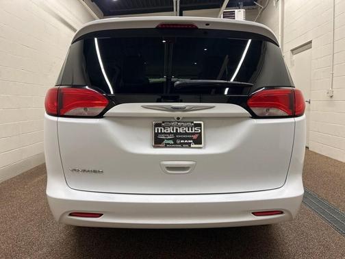 2021 Chrysler Voyager LXI