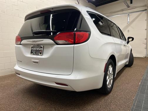 2021 Chrysler Voyager LXI