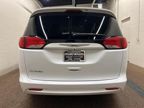 2021 Chrysler Voyager LXI