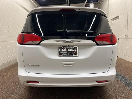 2021 Chrysler Voyager LXI