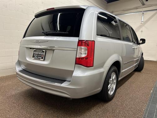 2012 Chrysler Town & Country Touring