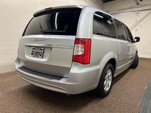 2012 Chrysler Town & Country Touring
