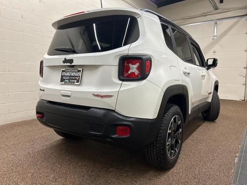 2023 Jeep Renegade Trailhawk