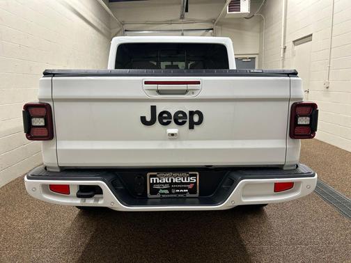 Bright White Clearcoat 2021 Jeep Gladiator Overland