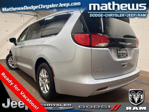 2022 Chrysler Voyager LX