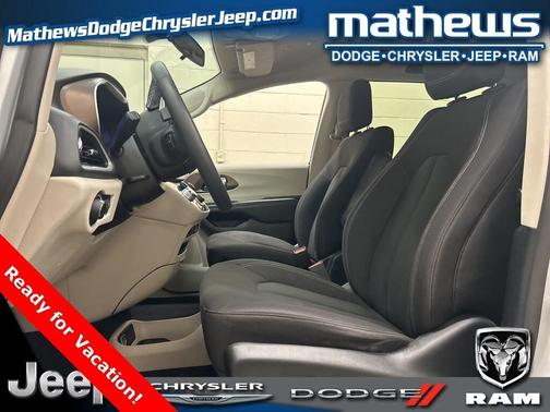 2022 Chrysler Voyager LX
