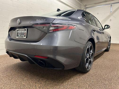 Vesuvio Gray Metallic 2024 Alfa Romeo Giulia Veloce