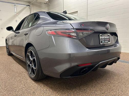 Vesuvio Gray Metallic 2024 Alfa Romeo Giulia Veloce