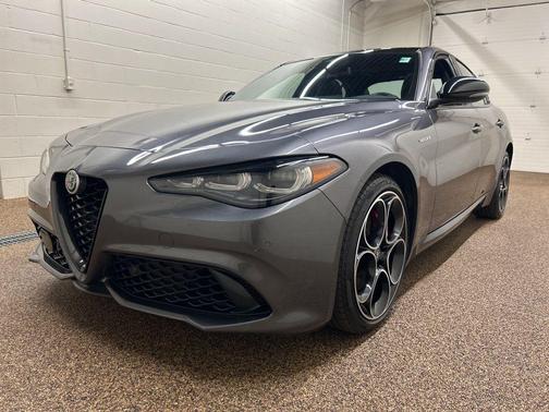 Vesuvio Gray Metallic 2024 Alfa Romeo Giulia Veloce