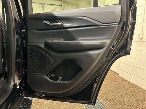 Diamond Black 2024 Jeep Grand Cherokee Laredo