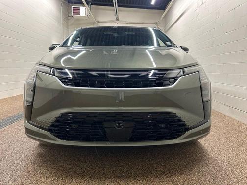 Olive Green Pearlcoat 2027 Chrysler Pacifica LIMITED