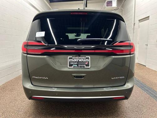 Olive Green Pearlcoat 2027 Chrysler Pacifica LIMITED