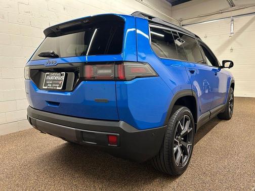 Hydro Blue Pearlcoat 2026 Jeep Cherokee Overland