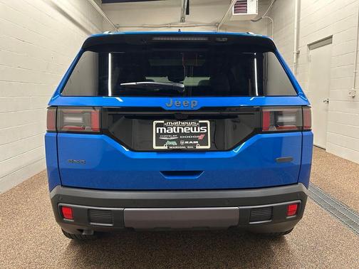 Hydro Blue Pearlcoat 2026 Jeep Cherokee Overland