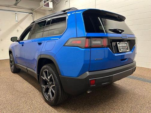 Hydro Blue Pearlcoat 2026 Jeep Cherokee Overland