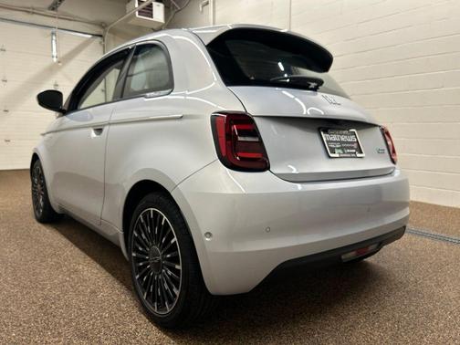 Marine 2024 FIAT 500e Base