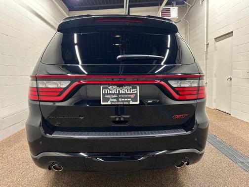 DB Black Crystal Clearcoat 2026 Dodge Durango GT