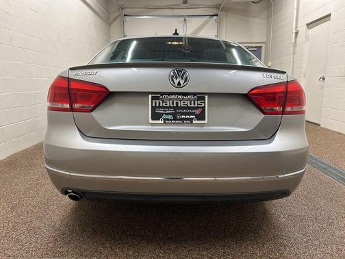 Reflex Silver Metallic 2014 Volkswagen Passat 2.0L TDI DSG SEL Premium