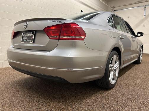 Reflex Silver Metallic 2014 Volkswagen Passat 2.0L TDI DSG SEL Premium