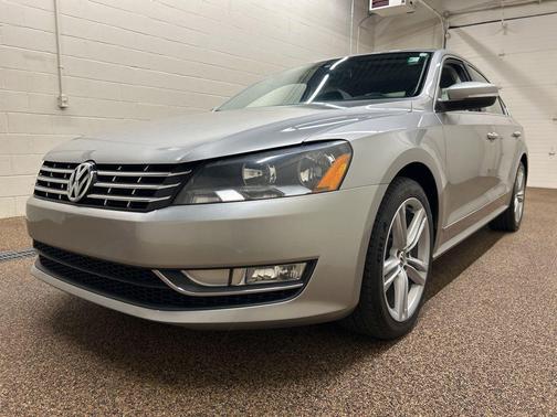 Reflex Silver Metallic 2014 Volkswagen Passat 2.0L TDI DSG SEL Premium