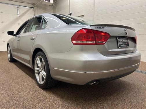 Reflex Silver Metallic 2014 Volkswagen Passat 2.0L TDI DSG SEL Premium