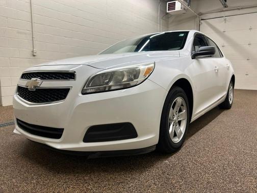Summit White 2013 Chevrolet Malibu 1LS
