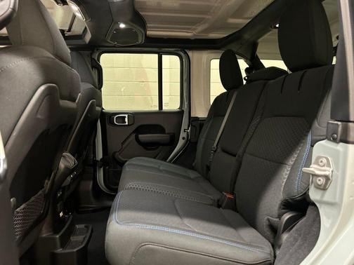 Earl Clearcoat 2024 Jeep Wrangler 4xe Rubicon