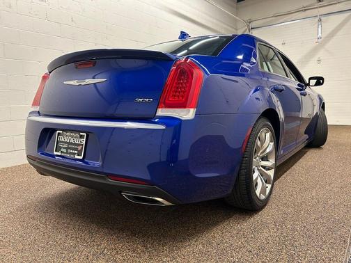 2021 Chrysler 300 Touring