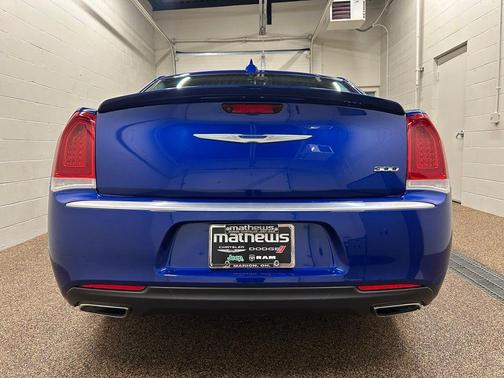 2021 Chrysler 300 Touring