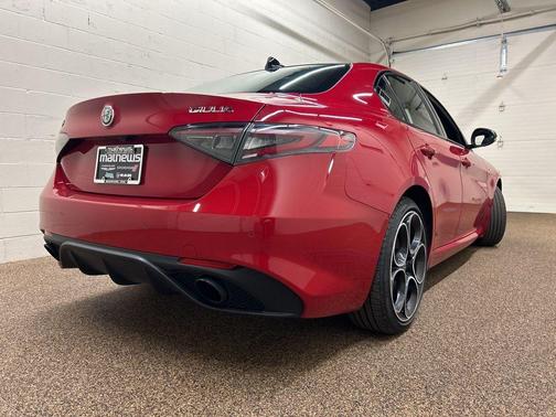 Rosso 2024 Alfa Romeo Giulia Veloce
