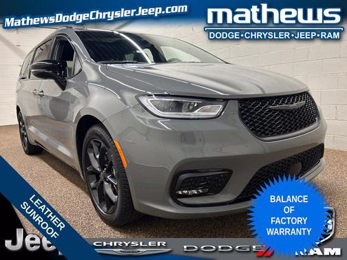 Ceramic Gray Clearcoat 2025 Chrysler Pacifica Limited