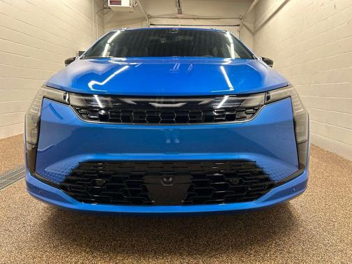 Hydro Blue Pearlcoat 2027 Chrysler Pacifica LIMITED