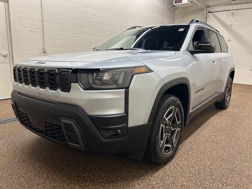 Silver Zynith Clearcoat 2026 Jeep Cherokee LAREDO/LIMITED