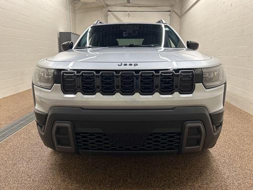Silver Zynith Clearcoat 2026 Jeep Cherokee LAREDO/LIMITED