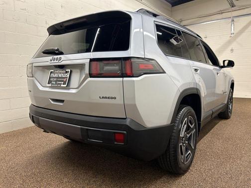 Silver Zynith Clearcoat 2026 Jeep Cherokee LAREDO/LIMITED
