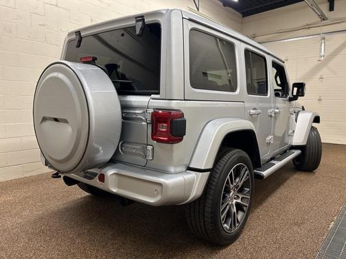 2022 Jeep Wrangler Unlimited Sahara High Altitude