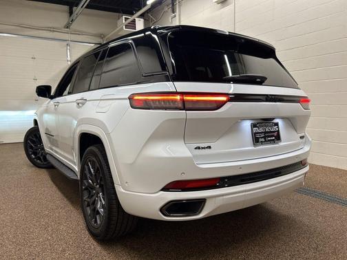 2024 Jeep Grand Cherokee Summit