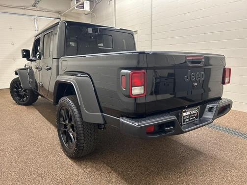 2024 Jeep Gladiator Nighthawk