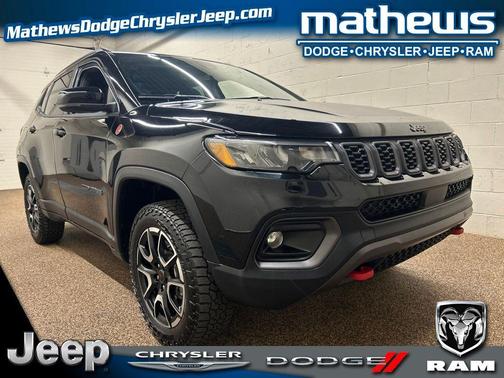 Diamond Black 2025 Jeep Compass Trailhawk