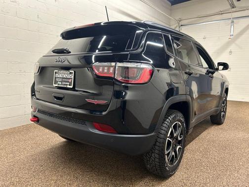 Diamond Black 2025 Jeep Compass Trailhawk