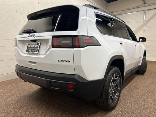 Bright White Clearcoat 2026 Jeep Cherokee LAREDO/LIMITED